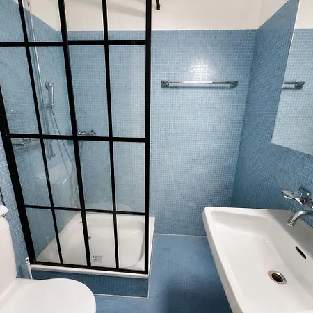 Bright And Practical - Art 16 Appartement